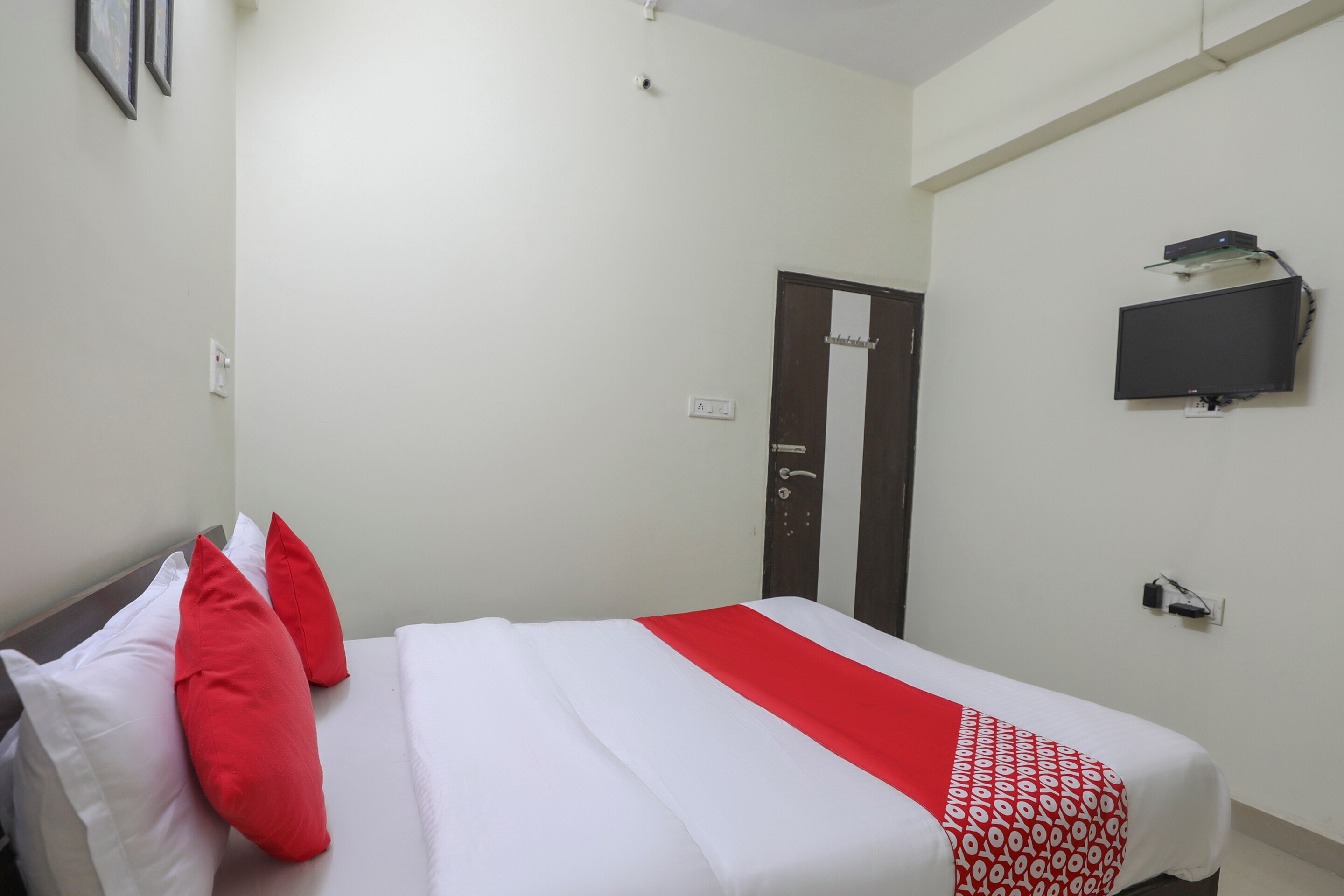 Collection O Shyam Vatika Banquet And Rooms - Tap to explore photos