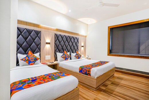 FabHotel Riza International - Nr. Nesco Exhibition Centre