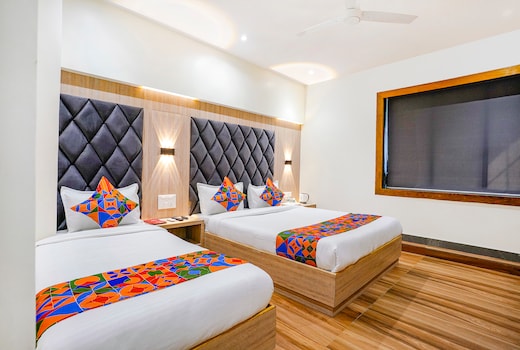 FabHotel Riza International - Nr. Nesco Exhibition Centre
