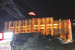 HOTEL YSM GRAND, Chariduar