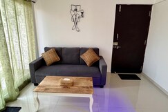 Shunya 1BHK with pool access 20 min from Imagica, Pen