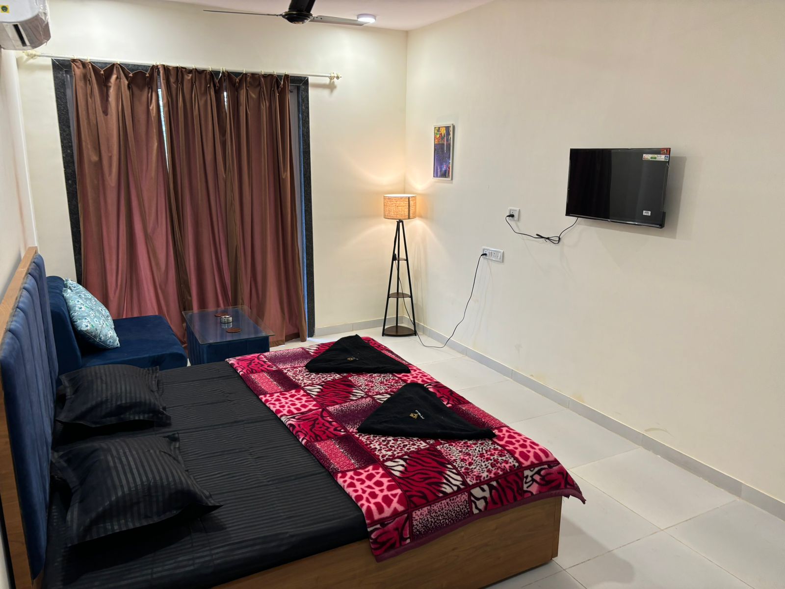 Ivy Bliss Studios with pool, Karjat - Tap to explore photos