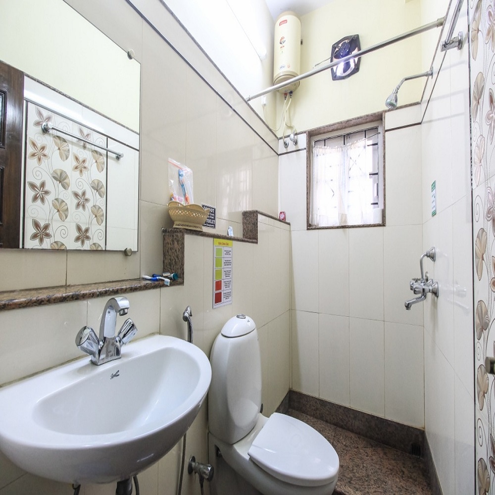 Mishra House, B/17, 4th Floor, Kolkata - Tap to explore photos