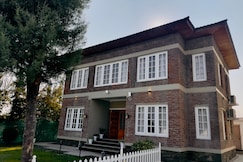 Gulberg Cottage- Entire BHK Cottage near Srinagar Aiport, Srinagar
