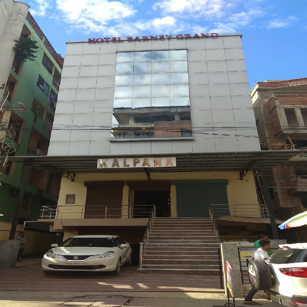 Hotel Barney Grand - Tap to explore photos