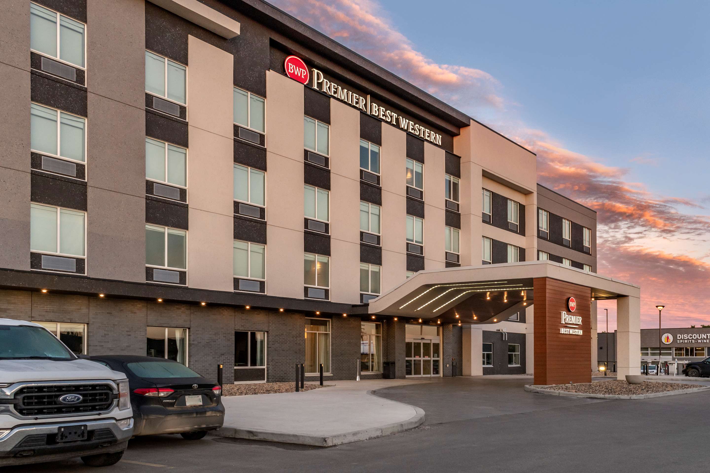 Best Western Premier Prince Albert - Tap to explore photos