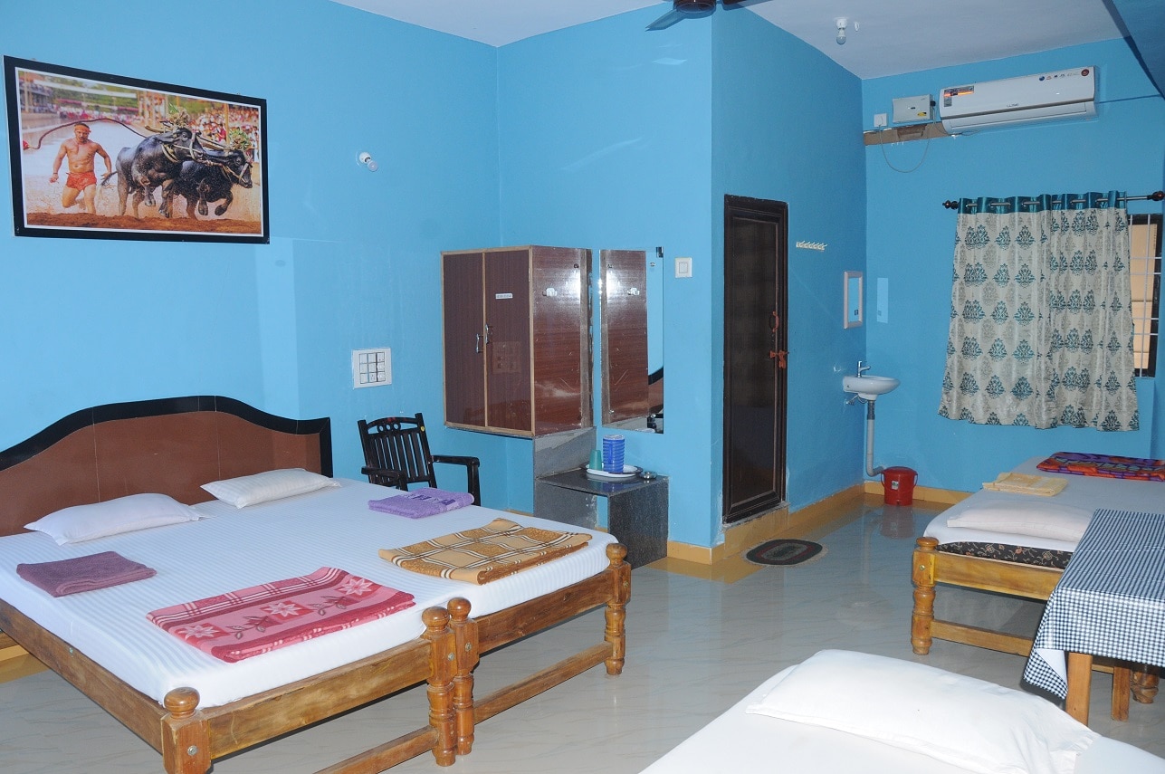 Hotel Sahana Palace - Tap to explore photos