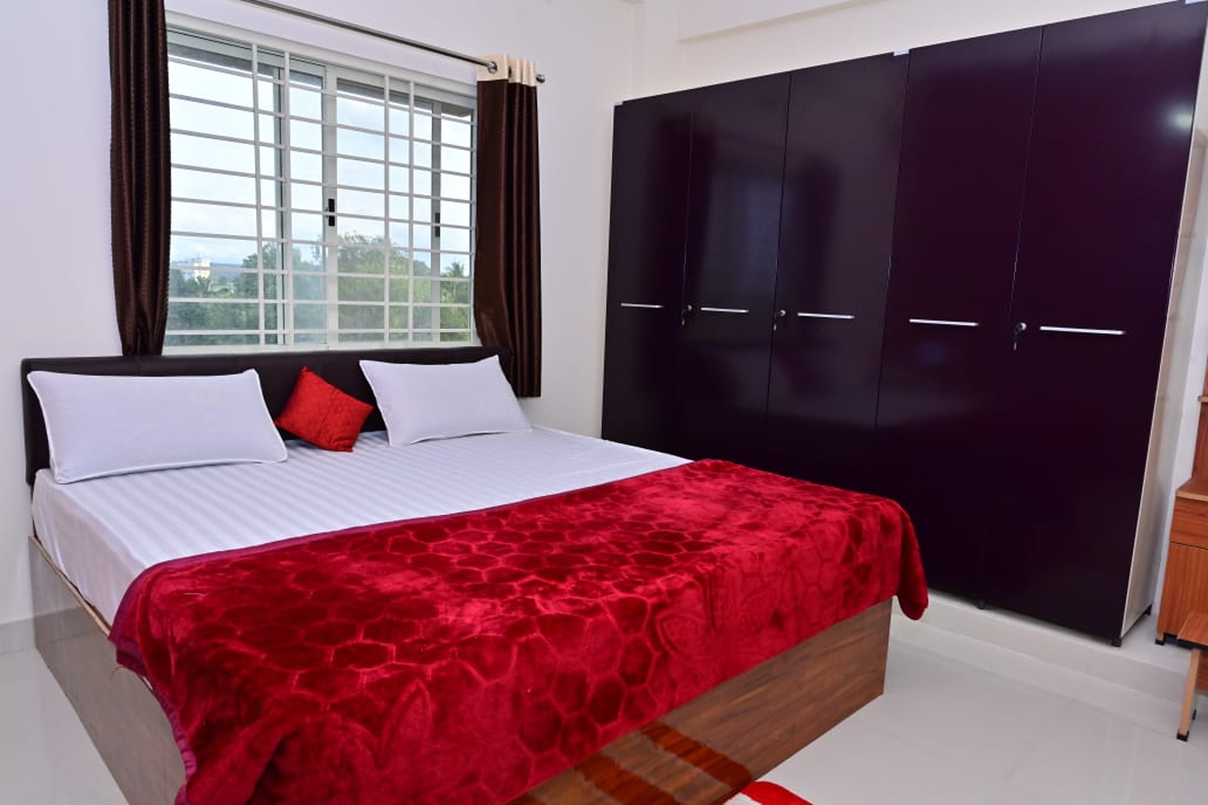 Kaveri Service Apartment - Tap to explore photos