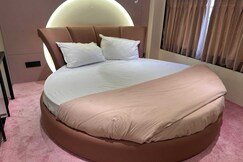 Collection O Airport Road Formerly Hotel Nano Pod, Surat