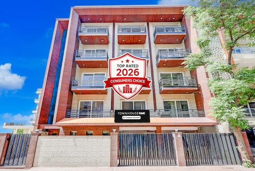 Super Townhouse Oak Sector 39 Medanta