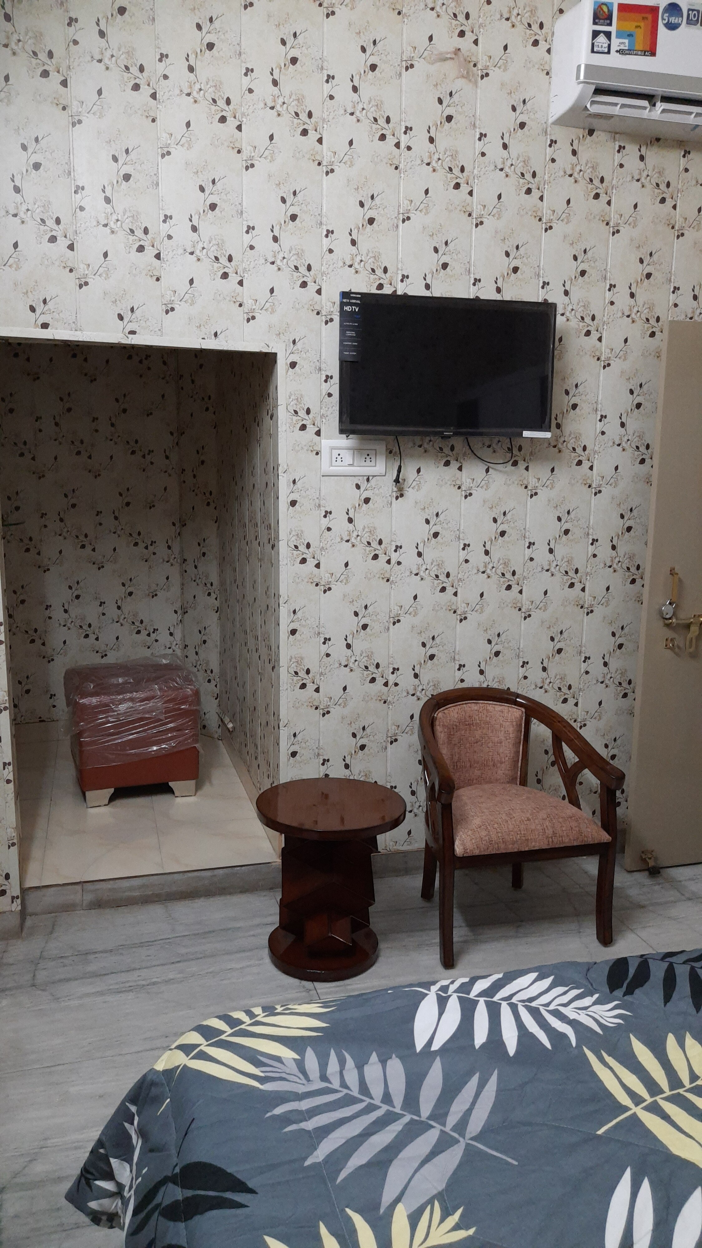 Preet Home Stay - Tap to explore photos