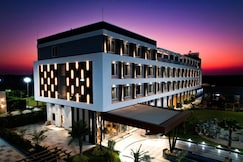 Krishna Hotel And Resort, Khargone