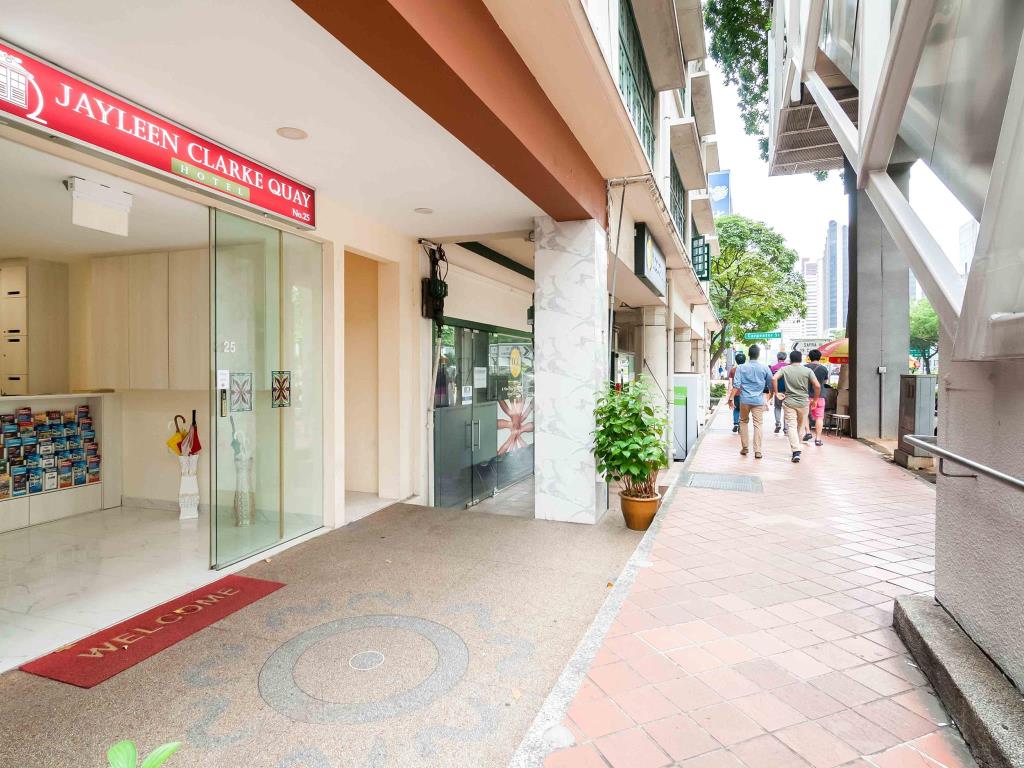 Jayleen Clarke Quay Hotel - Tap to explore photos