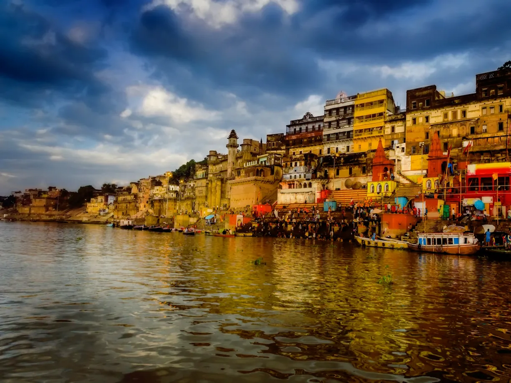Hotel Vinayak Grand - 2 km from Kashi Vishwanath Temple - Tap to explore photos