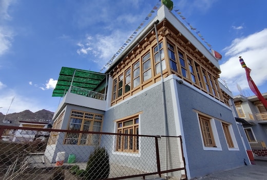 Chandan Guest House| Rooms & Guided Treks