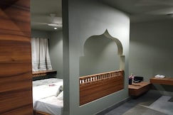 Hotel Shree Kamal Shanti Palace, Malegaon