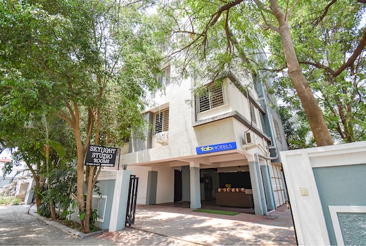 FabHotel Skylight Studio Rooms - Nr. MCF CAMP