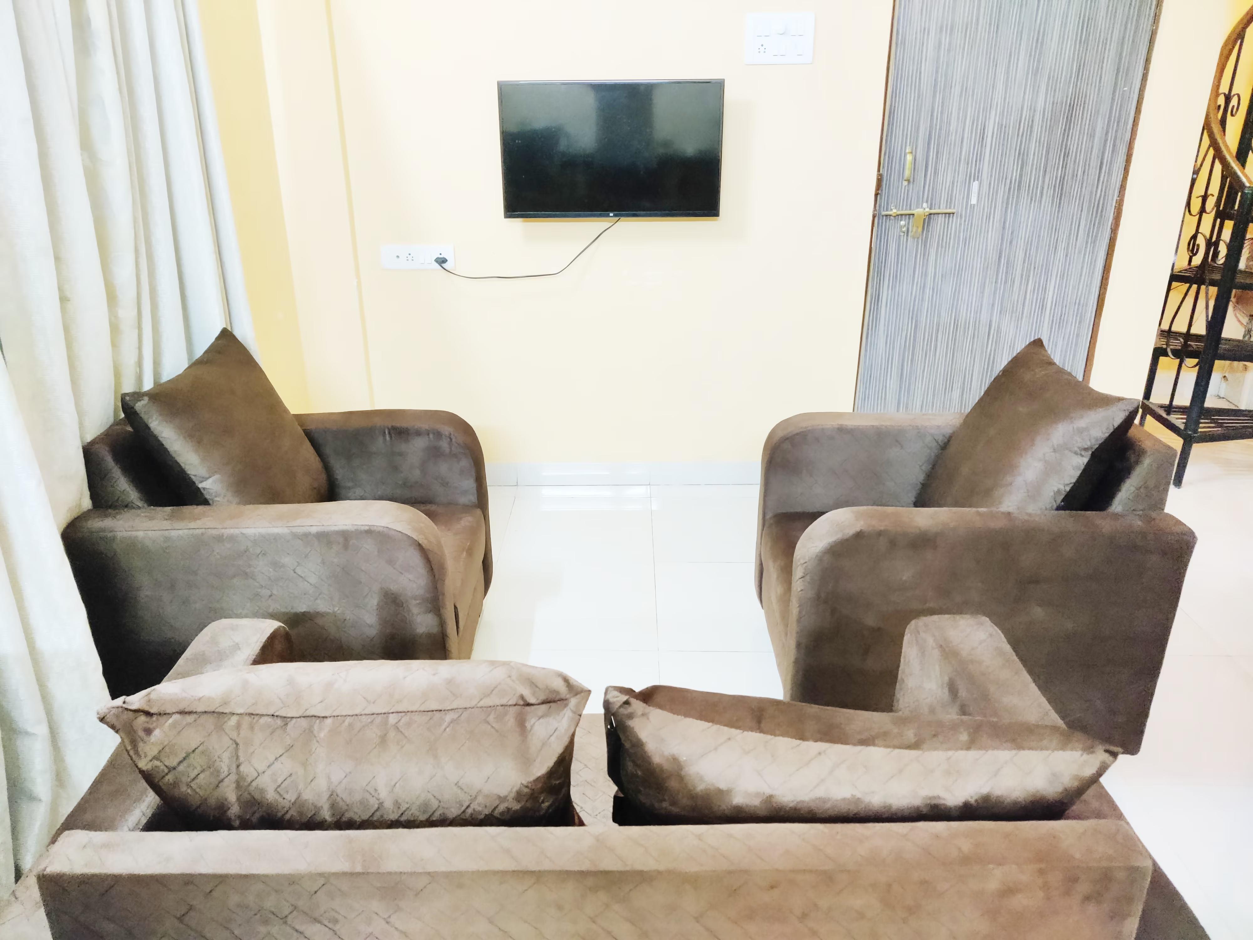Sky Mount Suite 2BHK Apartment with Jacuzzi - Tap to explore photos