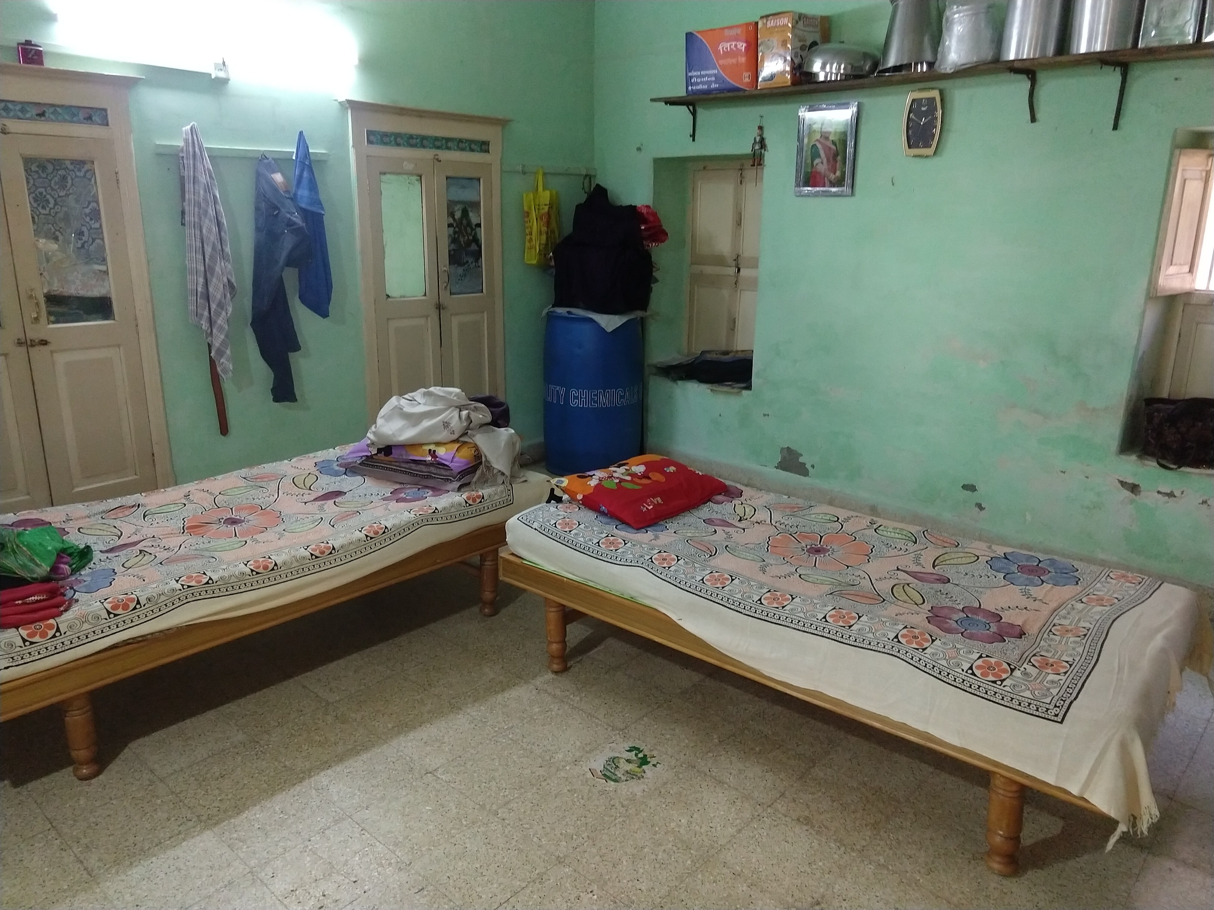 Giriraj Homestay - Tap to explore photos