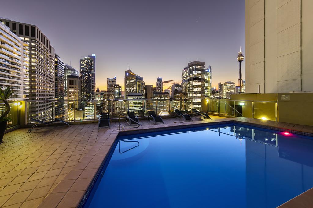 Oaks Sydney Hyde Park Suites - Tap to explore photos