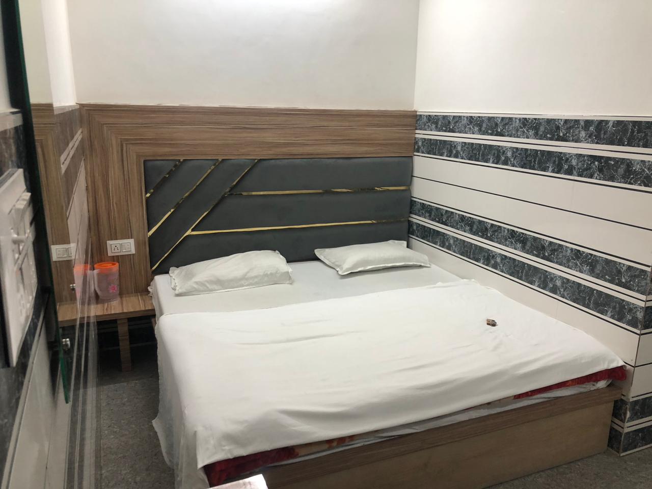 Hotel New Shanti Palace - Tap to explore photos