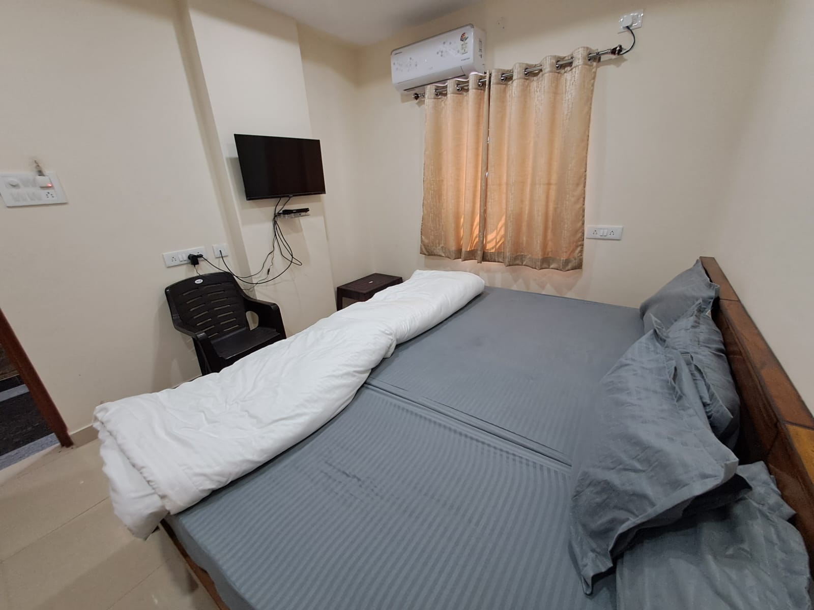 Hyderabad Guest House - Tap to explore photos