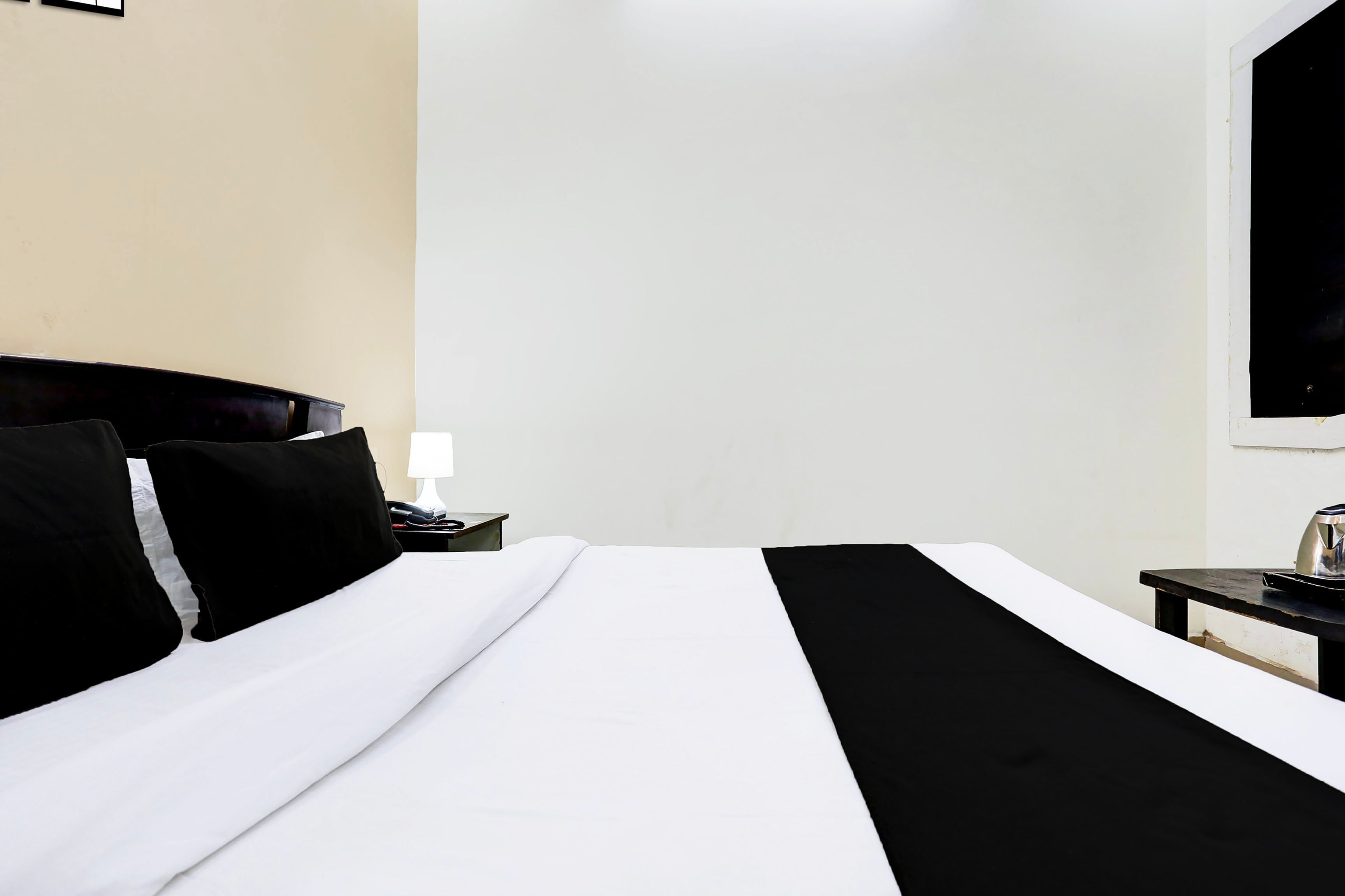 OYO 830014 HOTEL ORVIN INN - Tap to explore photos