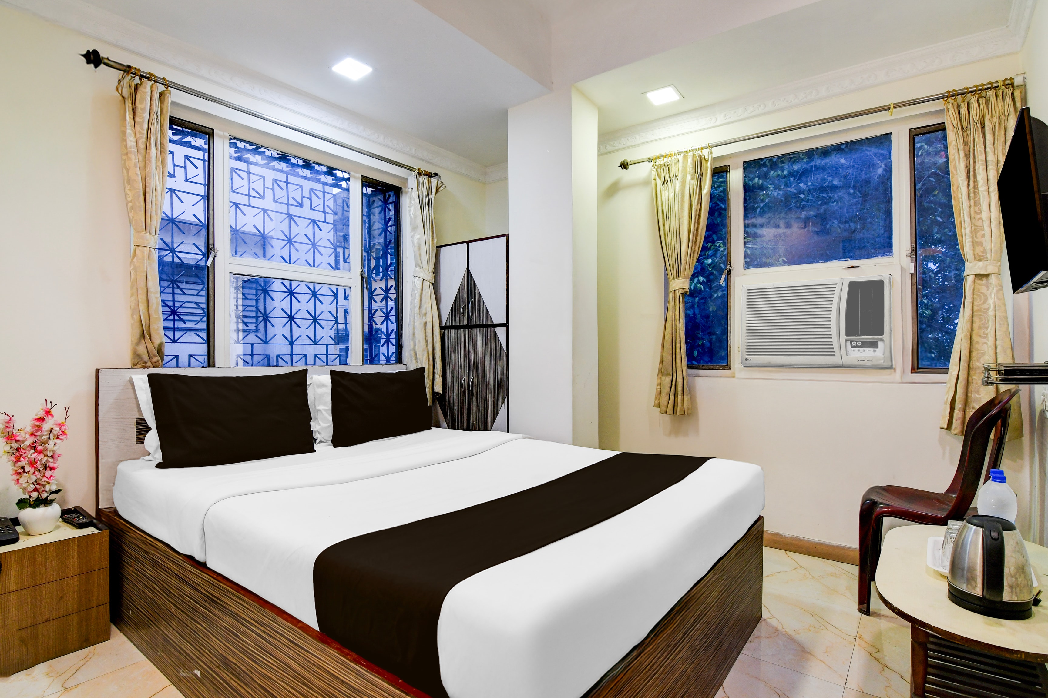 Super Hotel O Sarat Bose Road formerly Shree Guest House - Tap to explore photos