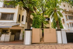 Collection O Santacruz Metro Station Formerly MKN House, Mumbai