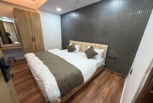 FabHotel Sky Inn