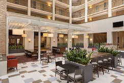 Embassy Suites Baton Rouge, Pointe Coupee
