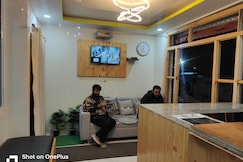 Vijaya Inn Close to Bus Stand, Badrinath