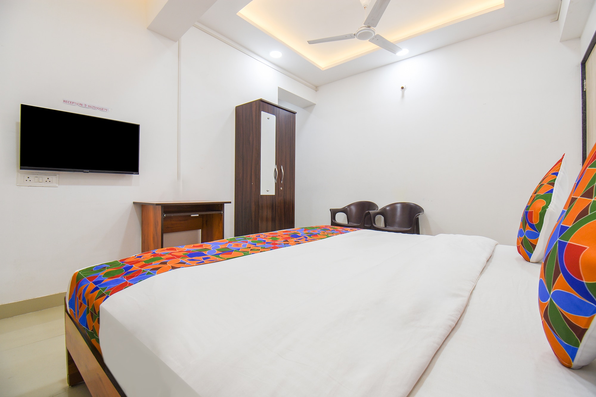 FabHotel Keshava Executive - Nr. Mahadji shinde chhatri - Tap to explore photos