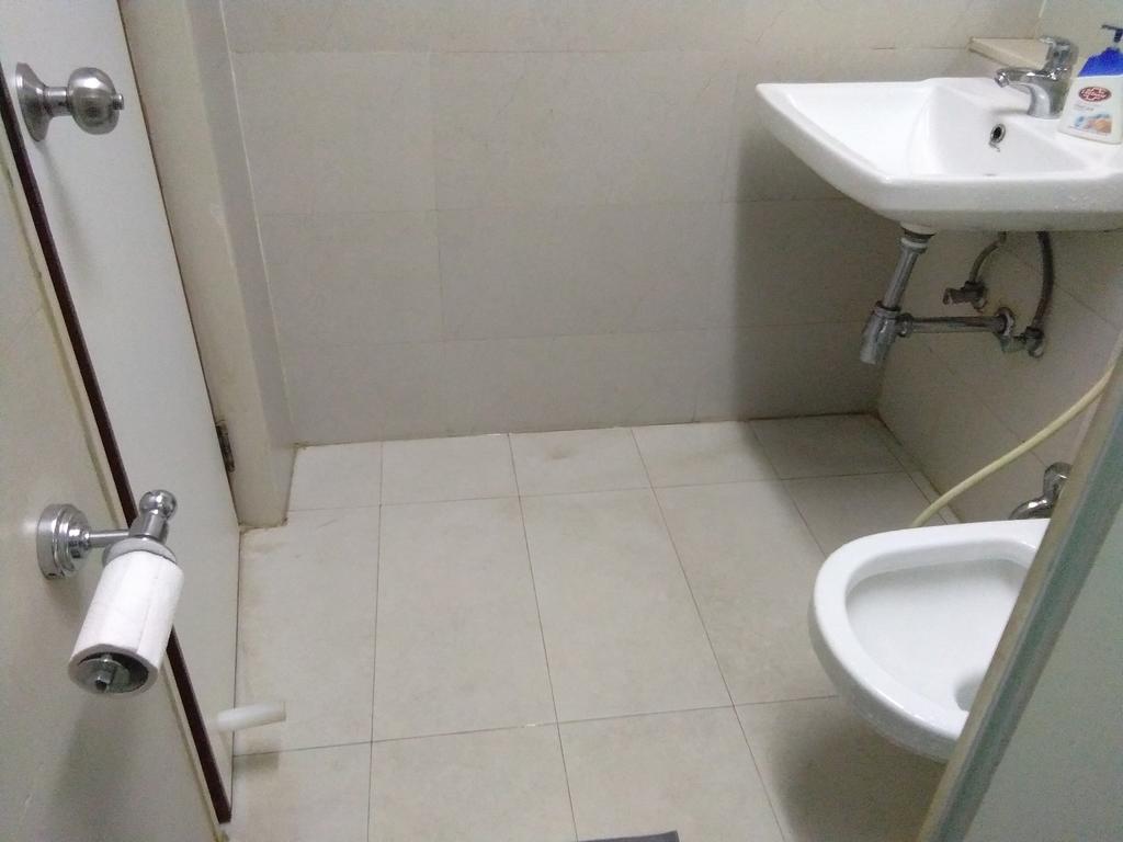 Studio Serviced Apartment at Amanora Park Town - Tap to explore photos