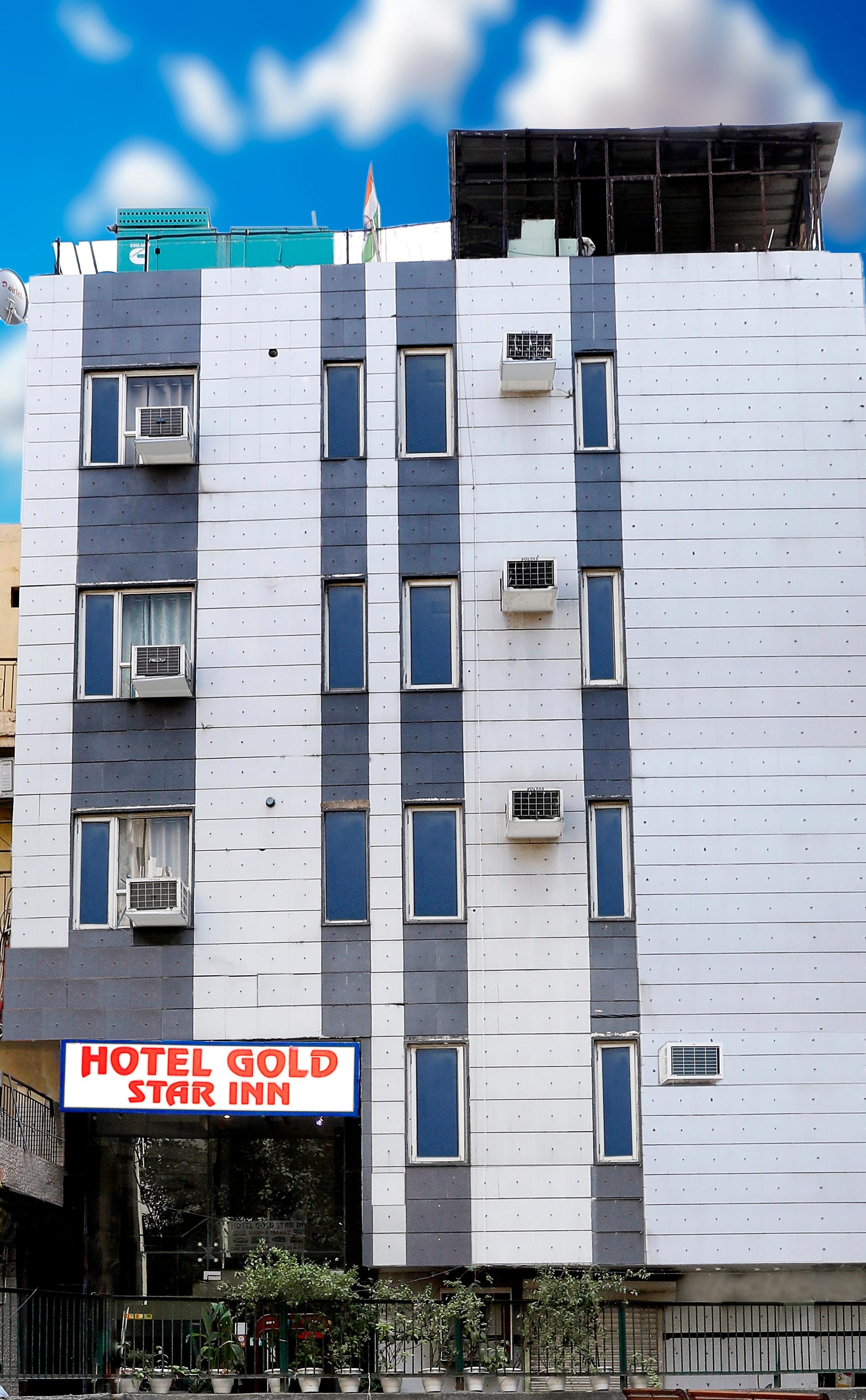 Hotel Gold Star Inn @ Paharganj - Tap to explore photos