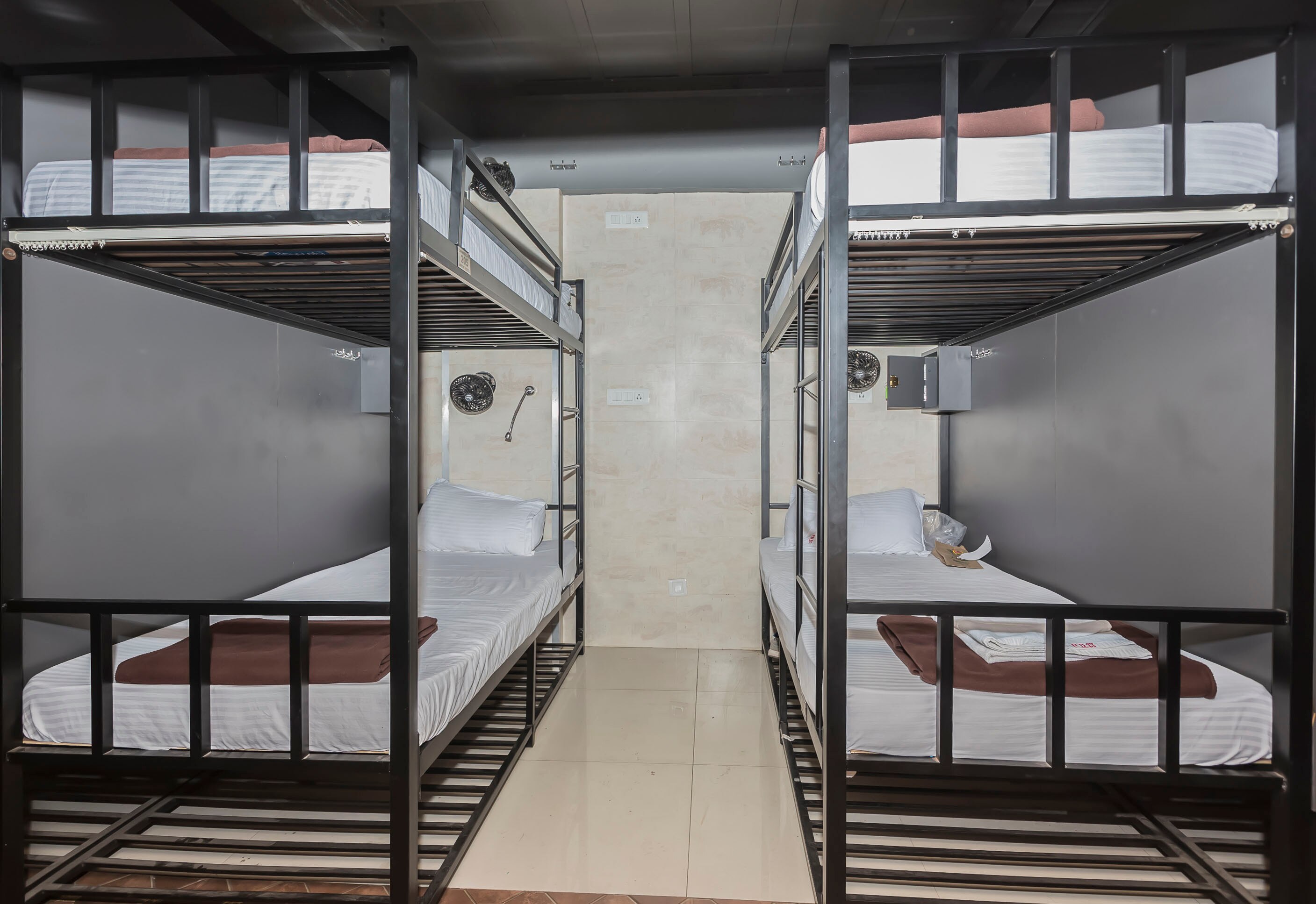 PuraniDILLI-13 AIRPORT Men's HOSTEL - Tap to explore photos