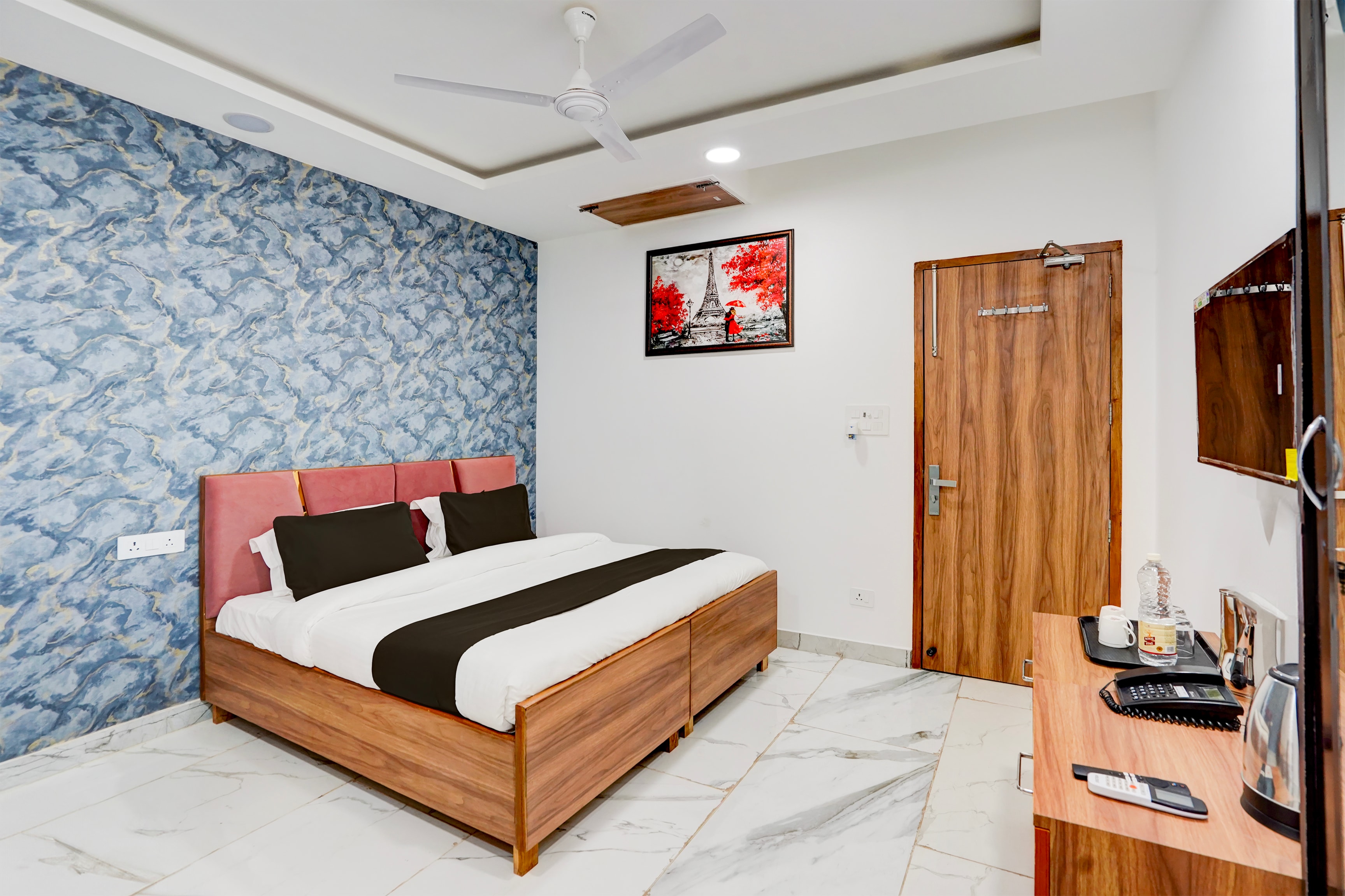 Super Townhouse Happy Habitat Guest House - Tap to explore photos
