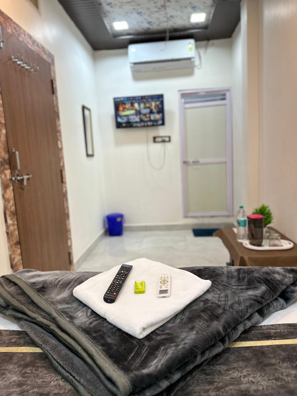 Gurukrupa Guest House - Tap to explore photos