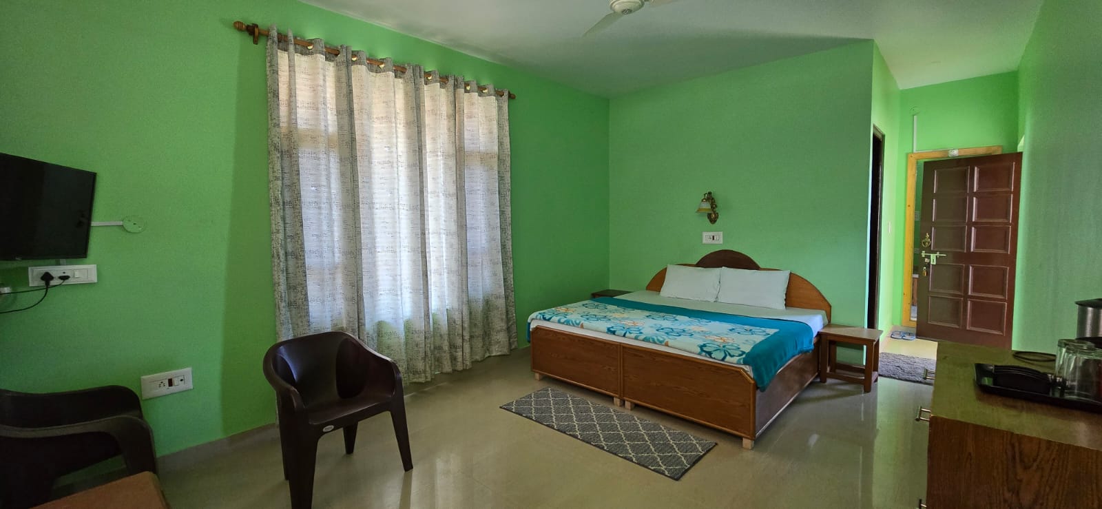 The East Homestay - Tap to explore photos