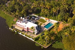 Vembanad Village Backwater Resort, Alleppey