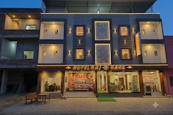HOTEL RAJ HANS, Reengus