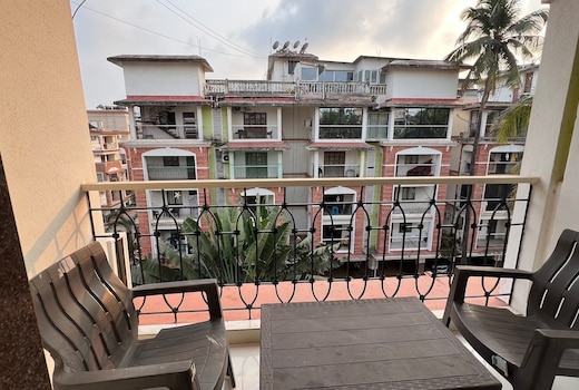 Monet's Art Studio 1KM from Beach Pool