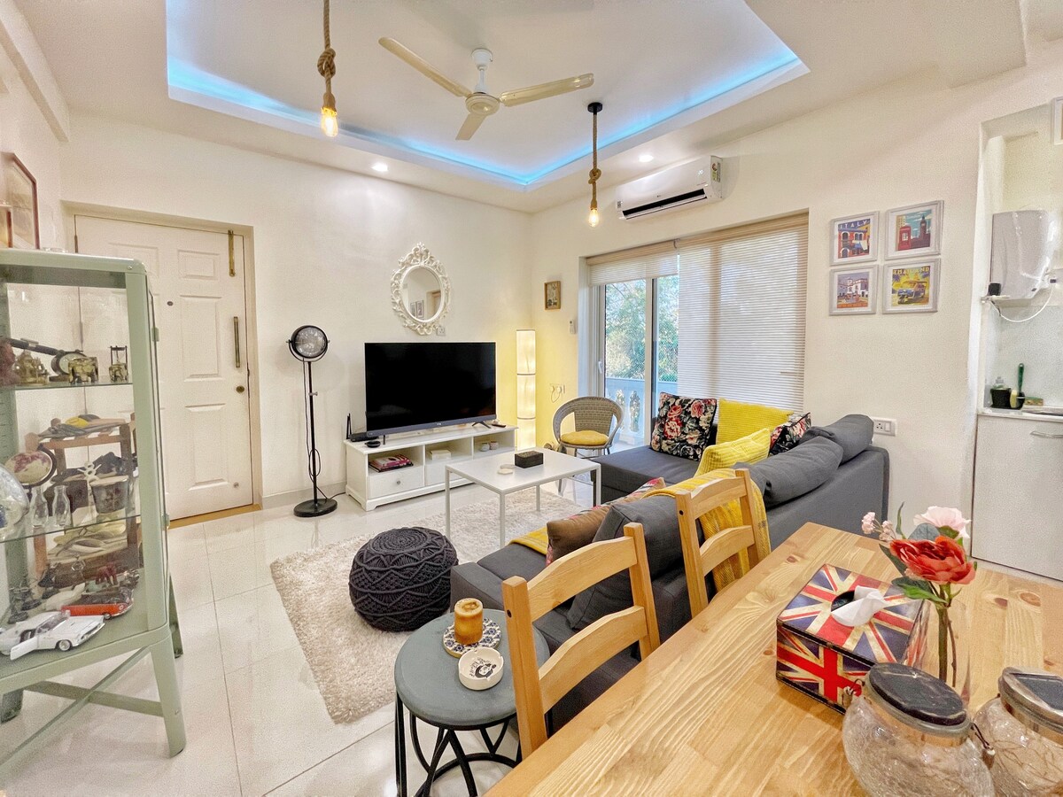 Casa Rio - Stylish 1BHK with Common Pool in Siolim by Hireavilla - Tap to explore photos