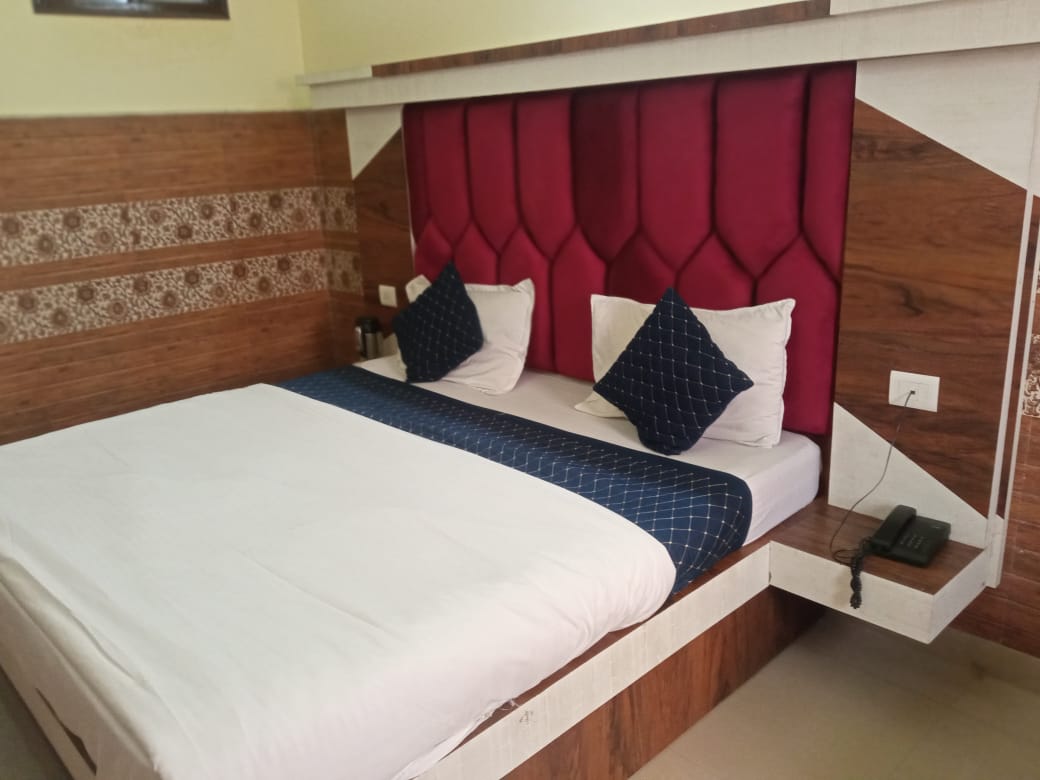 Hotel Vijay International - Tap to explore photos