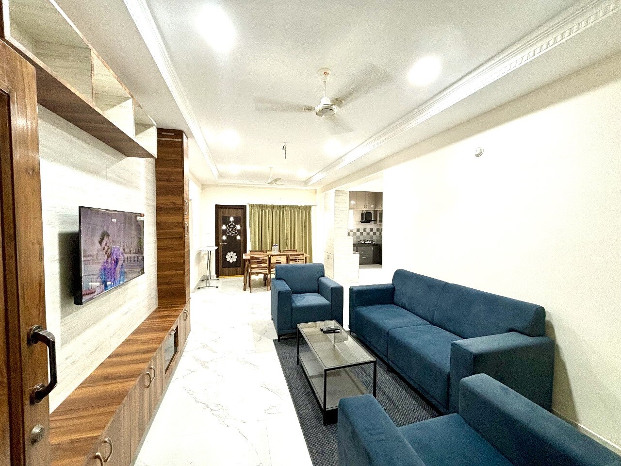 3 Bees Service Apartment Rooms - Tap to explore photos