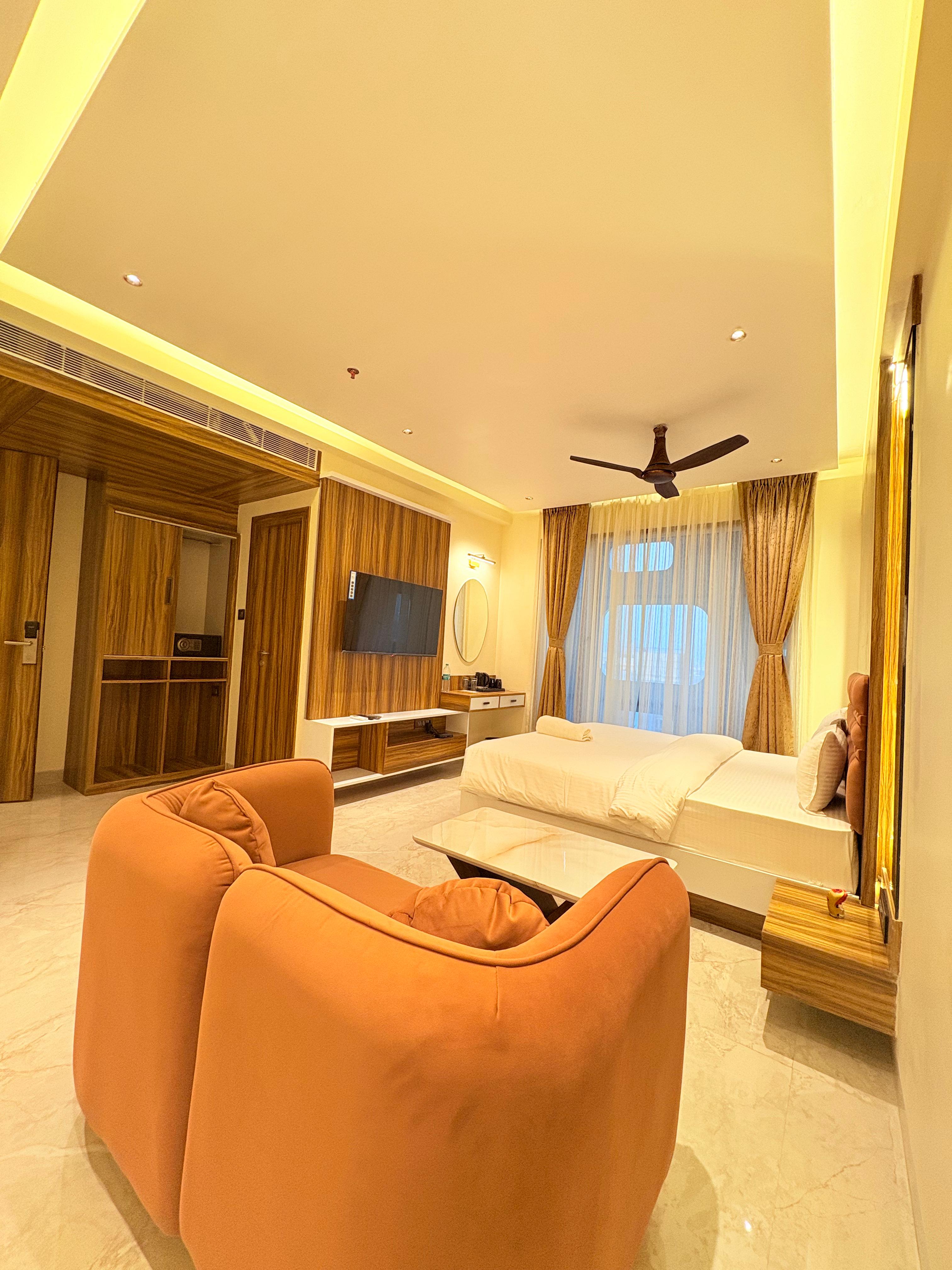Hotel Mumbai House Vashi, Navi Mumbai - Tap to explore photos