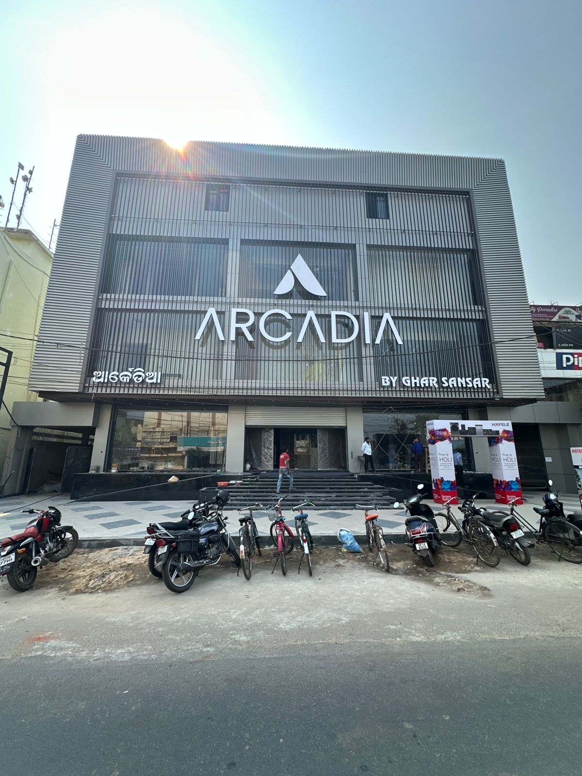 ARCADIA INN - Tap to explore photos