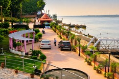 Lenin cruises at Patna Ganges, Patna