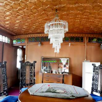 Gul Noor Houseboat - Tap to explore photos
