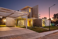 Golf View Home by StayJade|Garden|Projector, Hosur